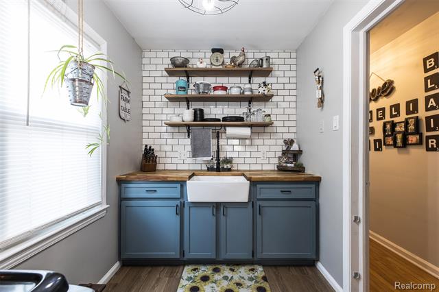 Builiding view thirteen for 2050 17Th, Wyandotte, MI. 48192