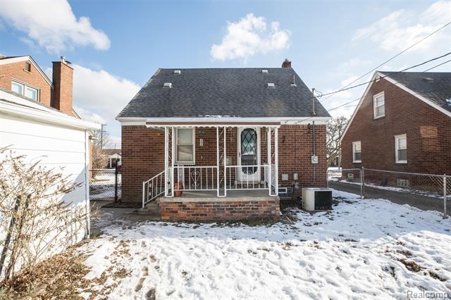 Builiding view thirty one for 2050 17Th, Wyandotte, MI. 48192