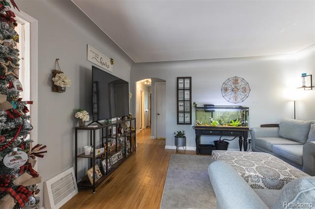 Builiding view three for 2050 17Th, Wyandotte, MI. 48192