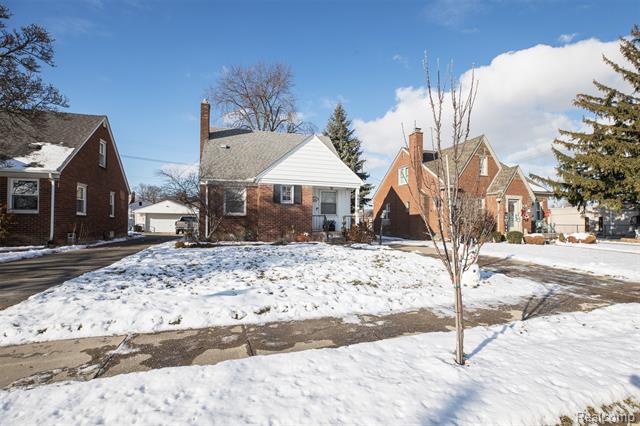 Builiding view twenty eight for 2050 17Th, Wyandotte, MI. 48192