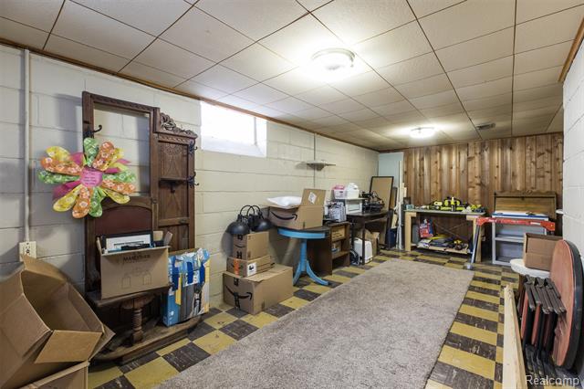 Builiding view twenty five for 2050 17Th, Wyandotte, MI. 48192