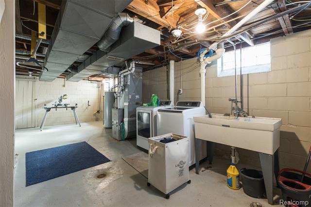 Builiding view twenty four for 2050 17Th, Wyandotte, MI. 48192