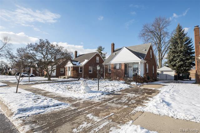 Builiding view twenty nine for 2050 17Th, Wyandotte, MI. 48192