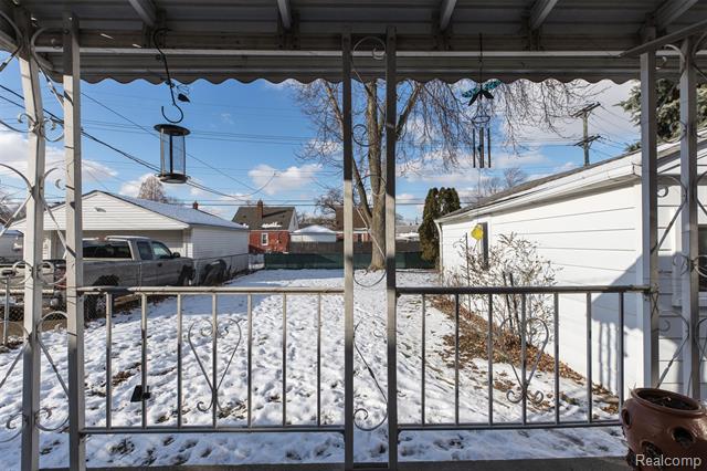 Builiding view twenty six for 2050 17Th, Wyandotte, MI. 48192