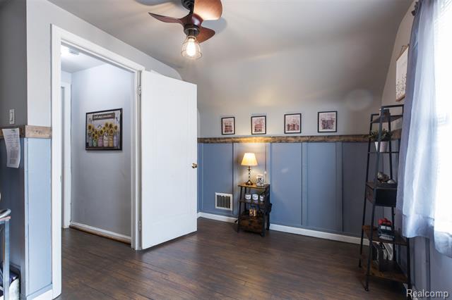 Builiding view twenty three for 2050 17Th, Wyandotte, MI. 48192