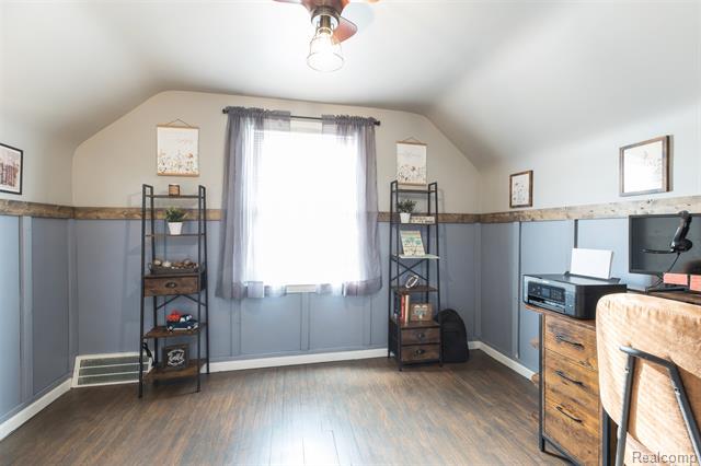 Builiding view twenty two for 2050 17Th, Wyandotte, MI. 48192