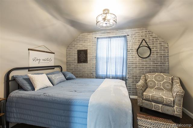 Builiding view twenty for 2050 17Th, Wyandotte, MI. 48192