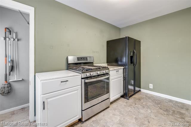 Builiding view eleven for 12173 Pearl, Southgate, MI. 48195