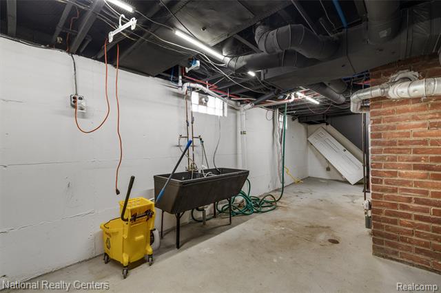 Builiding view fifteen for 12173 Pearl, Southgate, MI. 48195