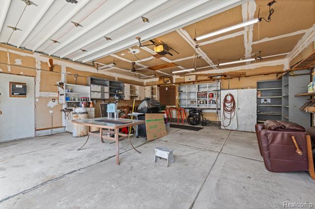 Builiding view thirty three for 12435 Agnes, Southgate, MI. 48195