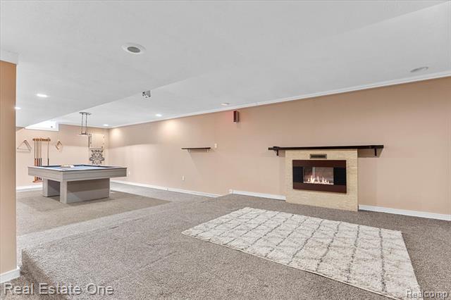 Builiding view eight for 15405 Oakleigh, Southgate, MI. 48195