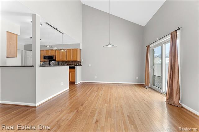 Builiding view five for 15405 Oakleigh, Southgate, MI. 48195