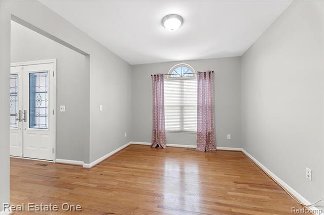 Builiding view fourteen for 15405 Oakleigh, Southgate, MI. 48195