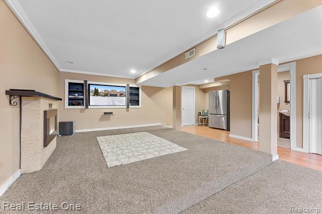 Builiding view seven for 15405 Oakleigh, Southgate, MI. 48195