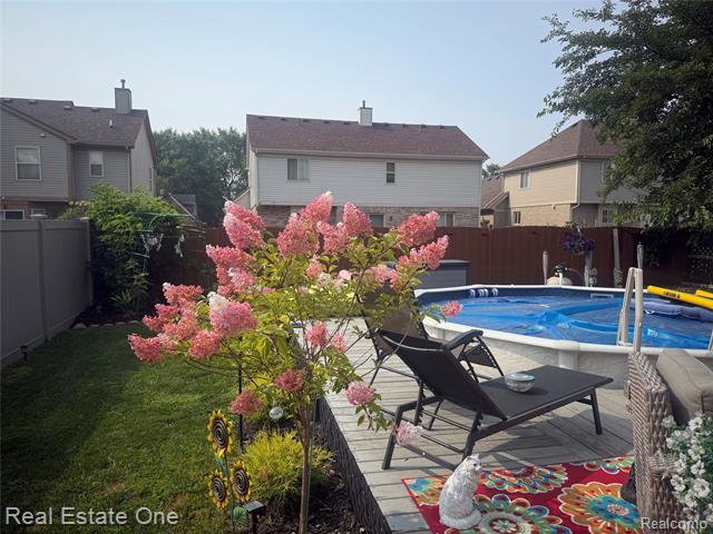 Builiding view thirty six for 15405 Oakleigh, Southgate, MI. 48195