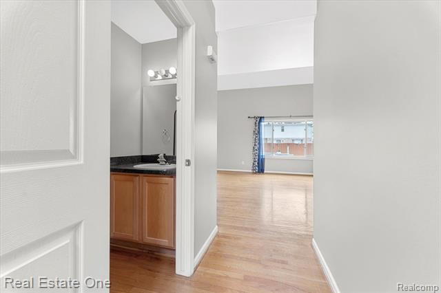 Builiding view twenty four for 15405 Oakleigh, Southgate, MI. 48195