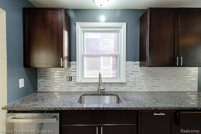 Builiding view eight for 4137 Duplex, Lincoln Park, MI. 48146