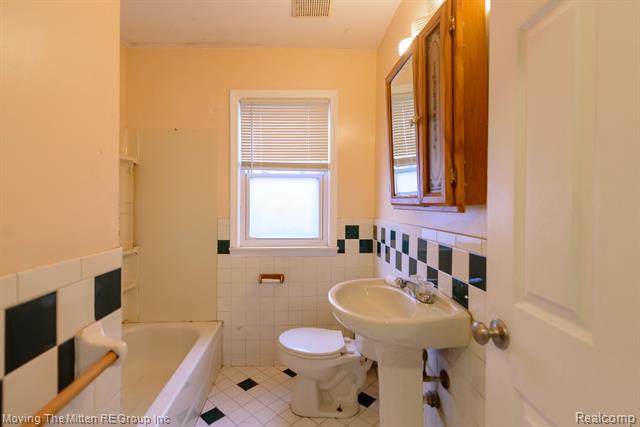 Builiding view fourteen for 4137 Duplex, Lincoln Park, MI. 48146