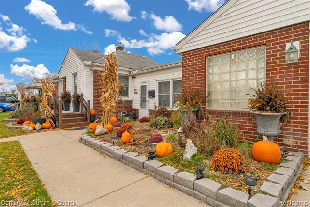 Builiding view four for 1052 Michigan, Lincoln Park, MI. 48146