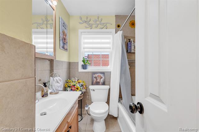 Builiding view nineteen for 1052 Michigan, Lincoln Park, MI. 48146