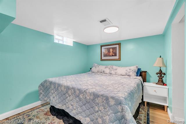 Builiding view sixteen for 1052 Michigan, Lincoln Park, MI. 48146