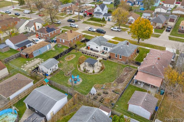 Builiding view thirty five for 1052 Michigan, Lincoln Park, MI. 48146