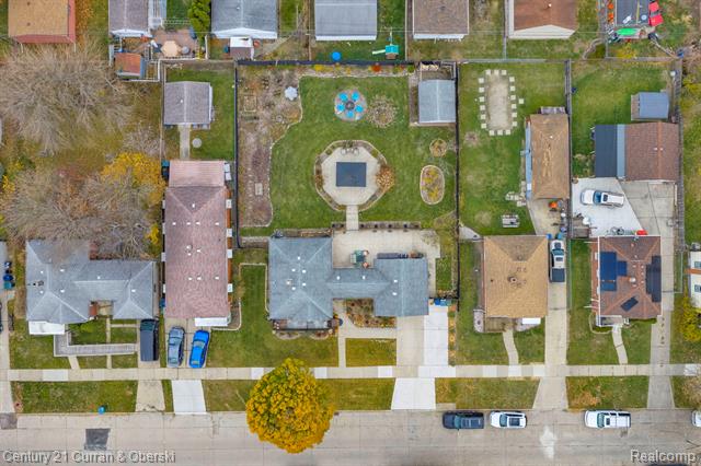 Builiding view thirty seven for 1052 Michigan, Lincoln Park, MI. 48146