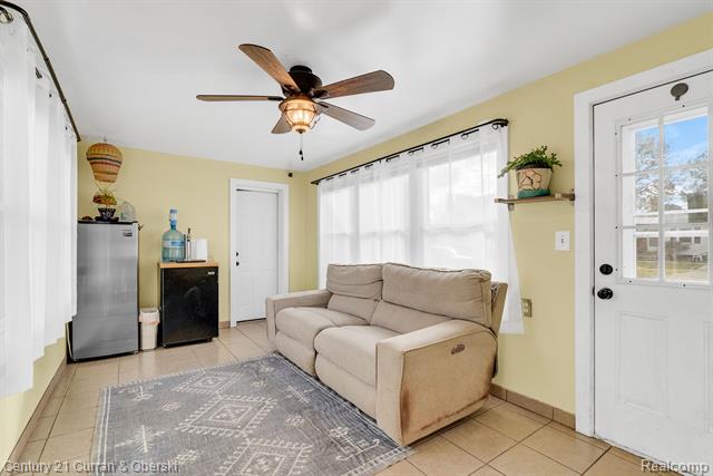 Builiding view twelve for 1052 Michigan, Lincoln Park, MI. 48146