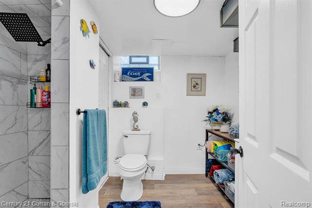 Builiding view twenty five for 1052 Michigan, Lincoln Park, MI. 48146