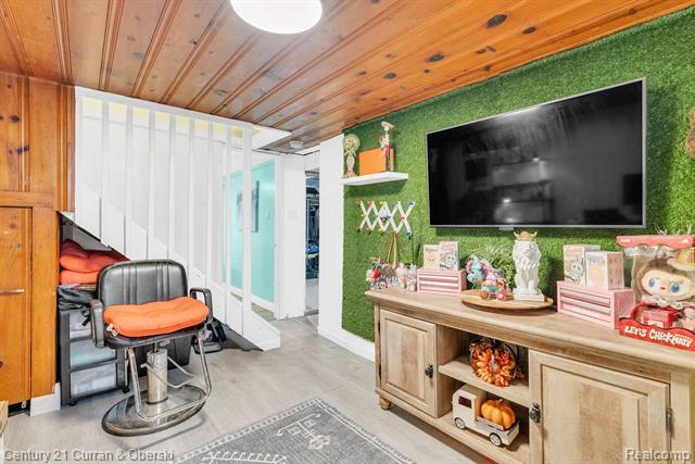 Builiding view twenty four for 1052 Michigan, Lincoln Park, MI. 48146