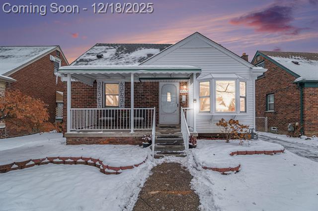 Builiding view thirty five for 9885 Hubert, Allen Park, MI. 48101