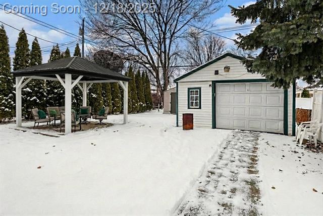 Builiding view thirty three for 9885 Hubert, Allen Park, MI. 48101