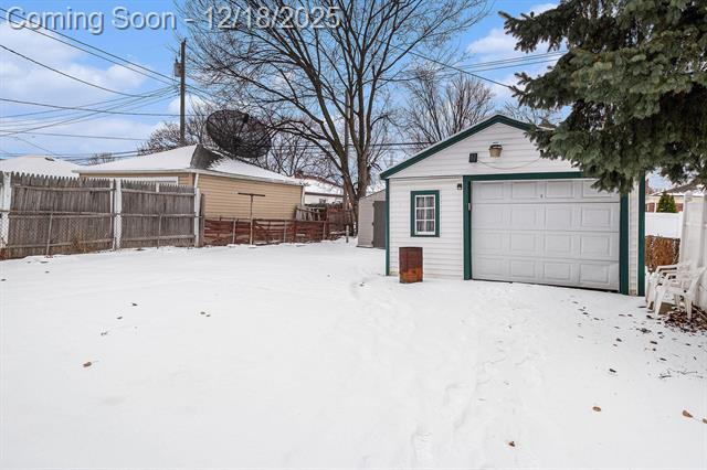 Builiding view thirty two for 9885 Hubert, Allen Park, MI. 48101