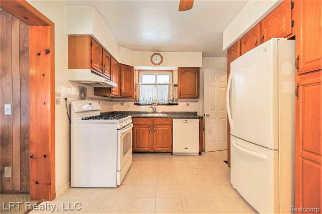 Builiding view eight for 2160 Malvina, Lincoln Park, MI. 48146