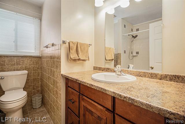 Builiding view seventeen for 2160 Malvina, Lincoln Park, MI. 48146