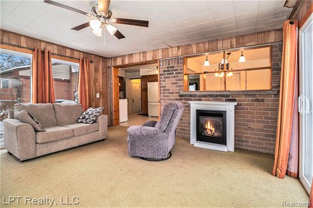 Builiding view twenty five for 2160 Malvina, Lincoln Park, MI. 48146