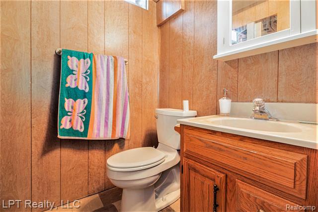 Builiding view twenty two for 2160 Malvina, Lincoln Park, MI. 48146