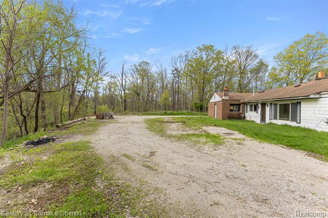 Builiding view thirty four for 25205 Inkster, Farmington, MI. 48336