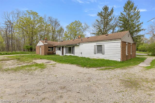 Builiding view thirty three for 25205 Inkster, Farmington, MI. 48336