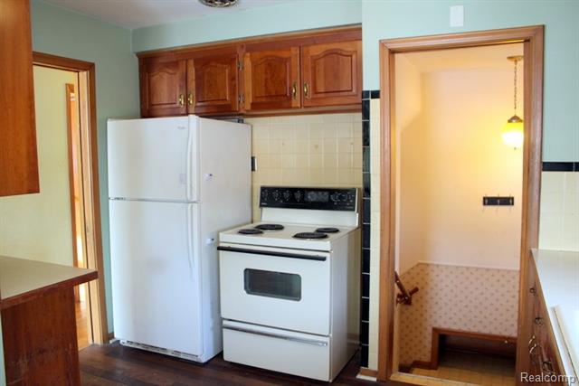 Builiding view seventeen for 1214 15Th, Wyandotte, MI. 48192