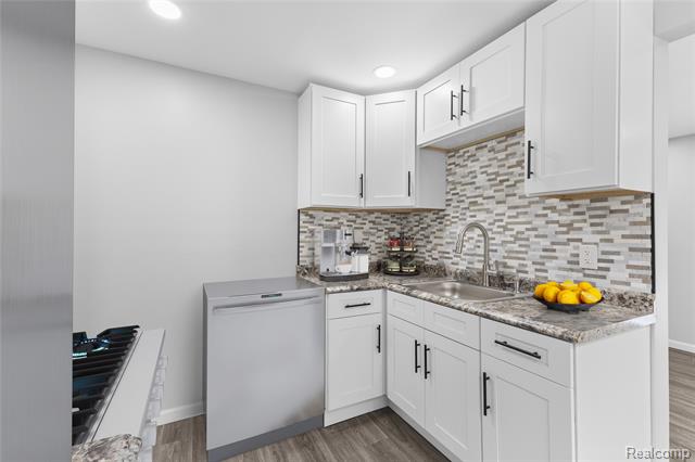 Builiding view eleven for 1685 Merrill, Lincoln Park, MI. 48146