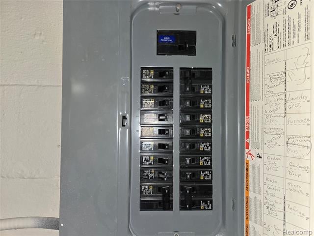 Builiding view eighteen for 816 London, Lincoln Park, MI. 48146