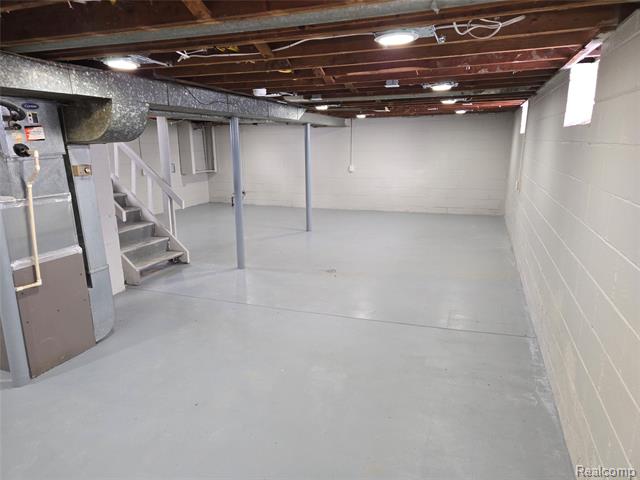 Builiding view sixteen for 816 London, Lincoln Park, MI. 48146