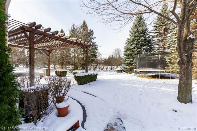 Builiding view forty two for 24975 Bloomfield, Novi, MI. 48375