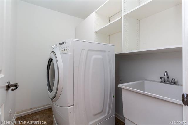 Builiding view thirty four for 24975 Bloomfield, Novi, MI. 48375