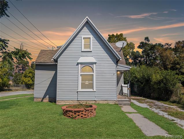 front view for 32 Labadie, Ecorse, Mi. 48229