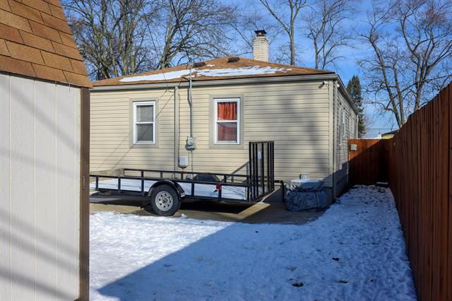 Builiding view seventeen for 483 Park, Lincoln Park, MI. 48146