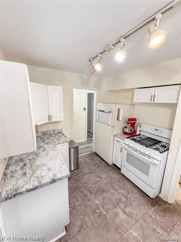 Builiding view eight for 4375 7Th, Ecorse, MI. 48229