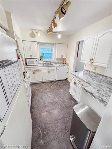 Builiding view nine for 4375 7Th, Ecorse, MI. 48229