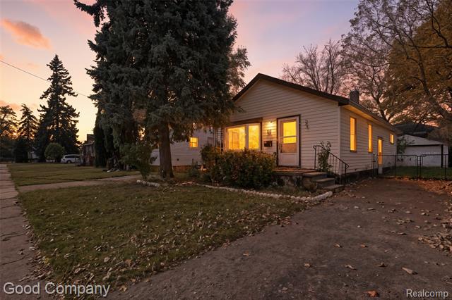 front view for 3221 Harris St, Ferndale, Mi. 48220